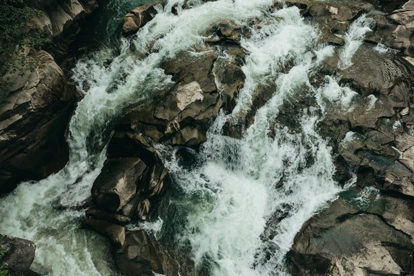 Comment choisir les meilleurs vêtements pour un camping en région de haute altitude en automne?